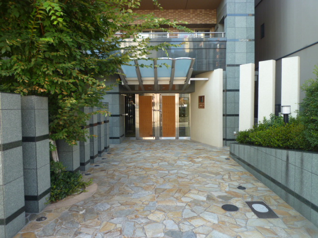 エントランス外（2010年8月撮影 | リブラブ