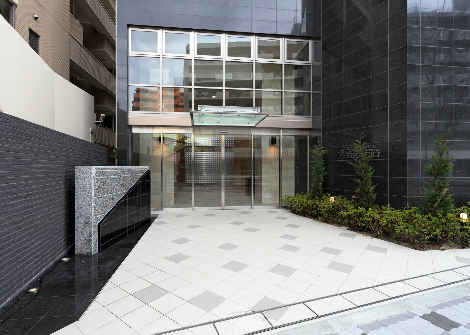 エントランスアプローチ | リブラブ